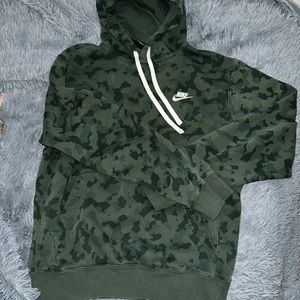 Nike men’s camo hoodie